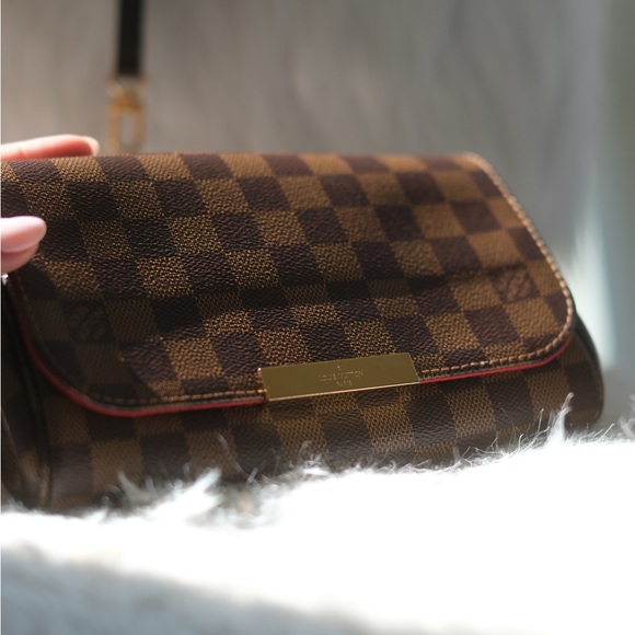 Louis Vuitton Crossbody Bag - Picture 8 of 8